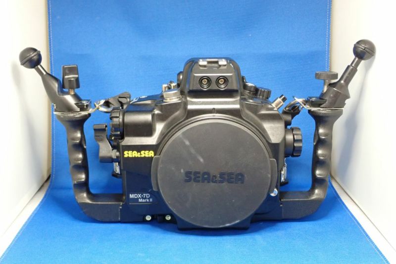 中古Bランク【シーアンドシー / SEA&SEA】水中ハウジング MDX-7D MarkII + 光コンバーターC2