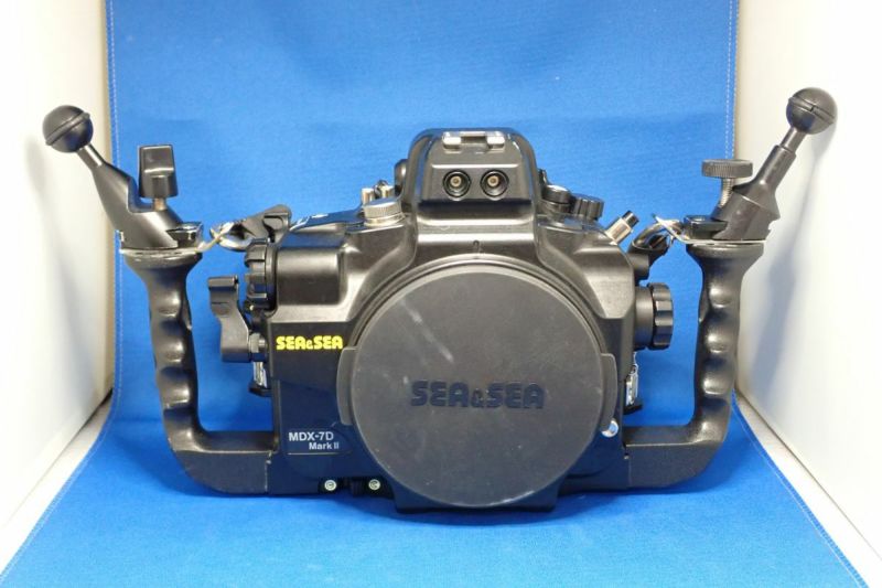 中古Bランク【シーアンドシー / SEA&SEA】水中ハウジング MDX-7D MarkII + 光コンバーターC2