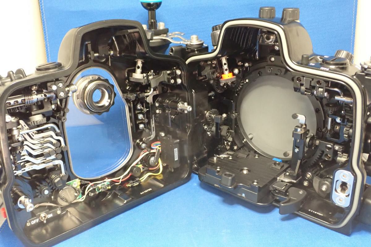 中古Aランク【ノーティカム / Nauticam】水中ハウジング NA D750 3FG + バキュームバルブII-4